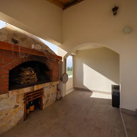 Gode -secluded House With Heated Pool Near The Nin