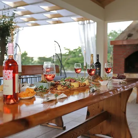 Villa Gode -secluded House With Heated Pool Near The Nin