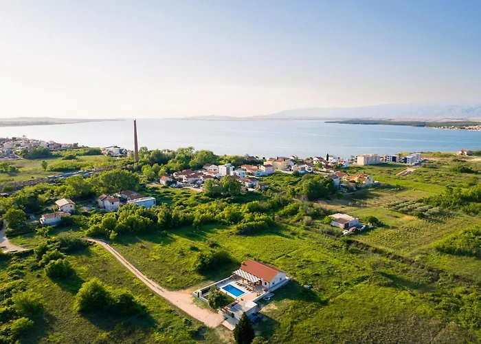 Villa Gode -secluded House With Heated Pool Near The