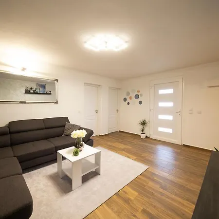 Gode -secluded House With Heated Pool Near The Nin