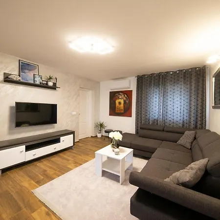 Gode -secluded House With Heated Pool Near The * Nin