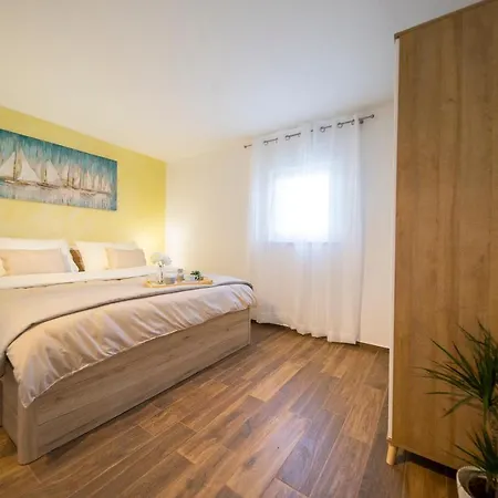 Gode -secluded House With Heated Pool Near The Vila Nin