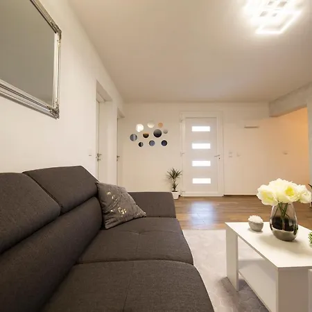 Vila Gode -secluded House With Heated Pool Near The