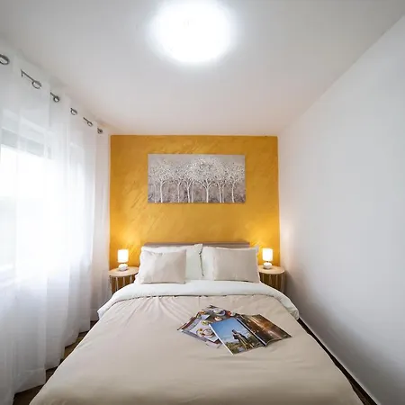 Gode -secluded House With Heated Pool Near The