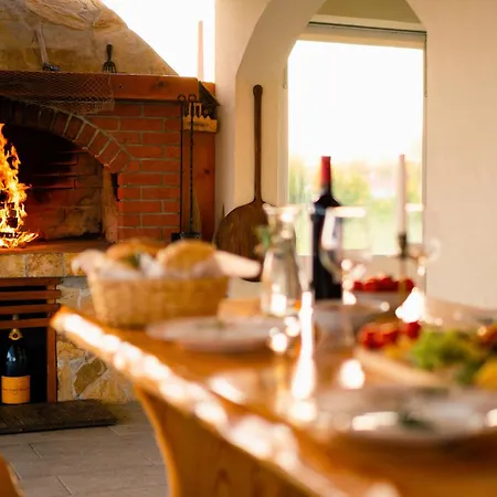 Gode -secluded House With Heated Pool Near The Villa