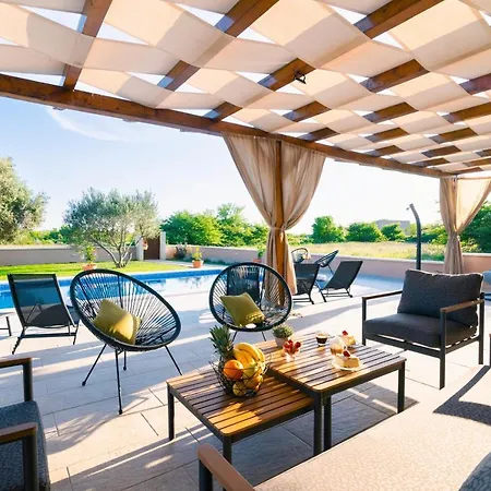 Gode -secluded House With Heated Pool Near The Villa