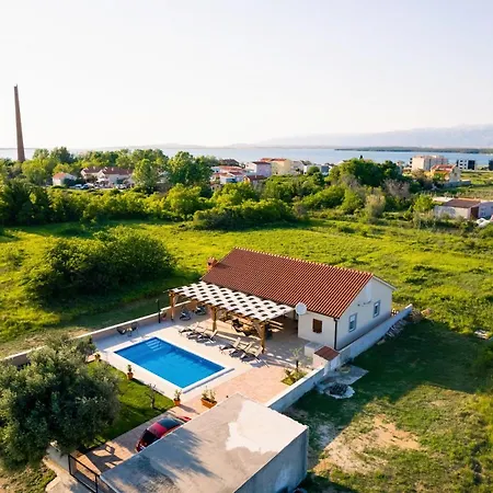 Villa Gode -secluded House With Heated Pool Near The