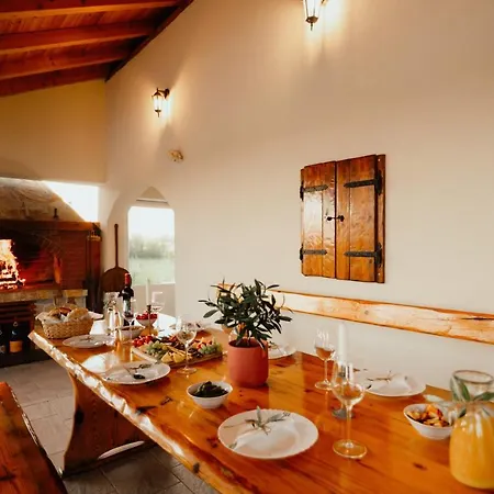 Gode -secluded House With Heated Pool Near The Nin