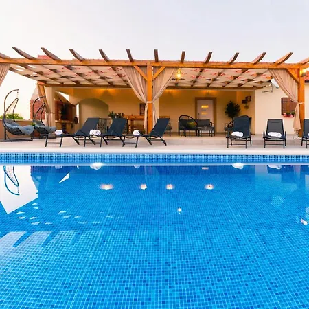 Villa Gode -secluded House With Heated Pool Near The
