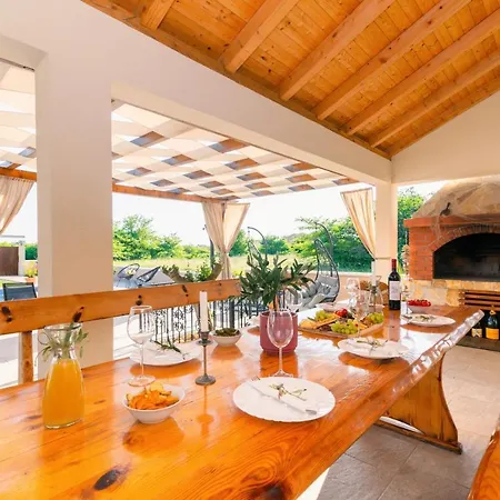 Gode -secluded House With Heated Pool Near The Vila Nin