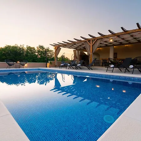 Villa Gode -secluded House With Heated Pool Near The *