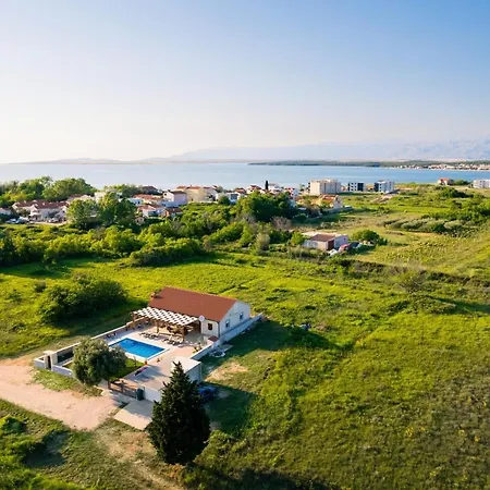 Vila Gode -secluded House With Heated Pool Near The