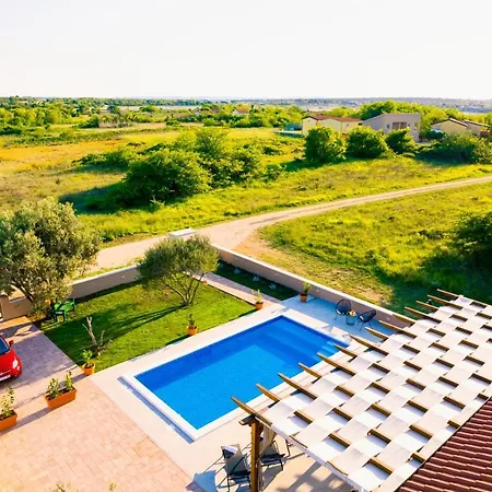 Gode -secluded House With Heated Pool Near The Villa