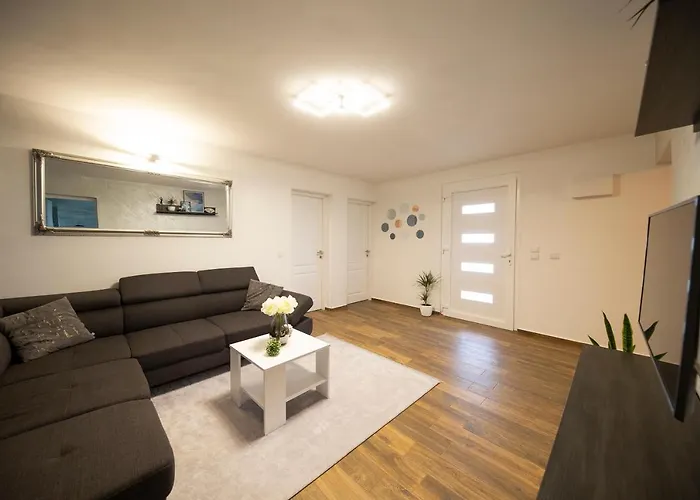 Gode -secluded House With Heated Pool Near The Nin