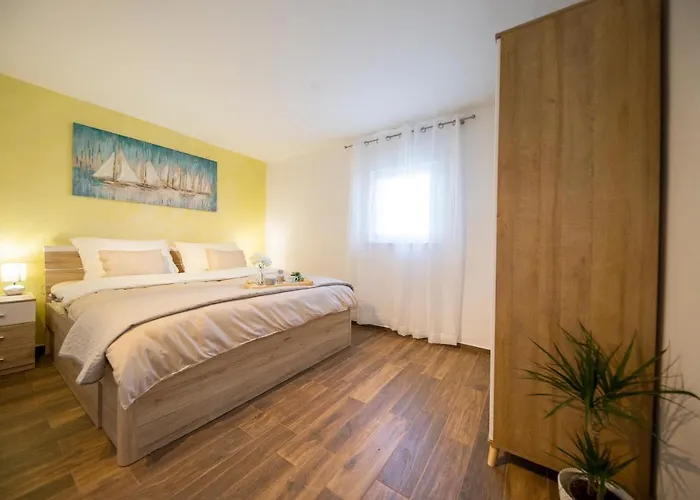 Gode -secluded House With Heated Pool Near The Villa Nin