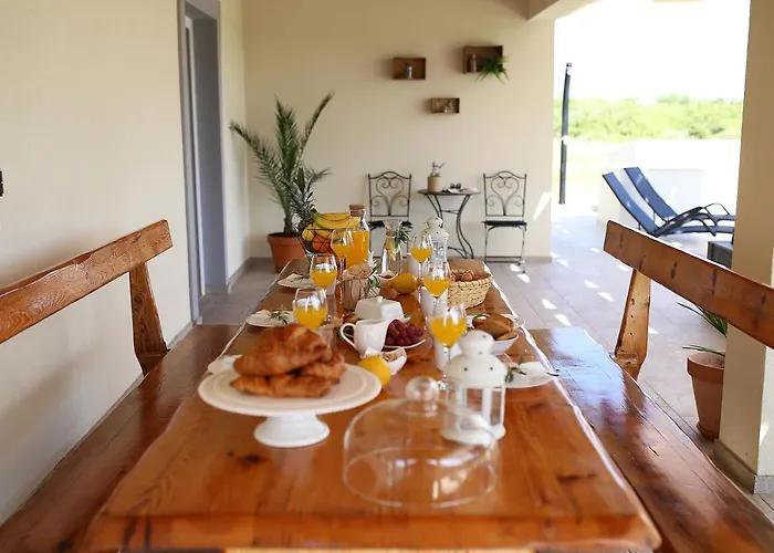 Gode -secluded House With Heated Pool Near The Nin