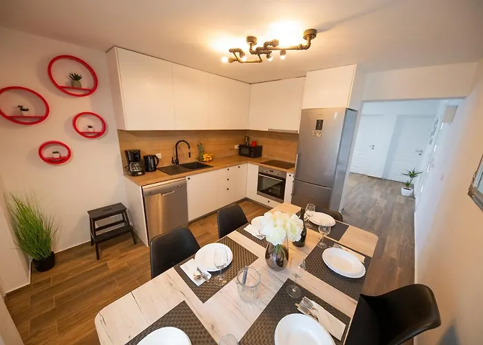 Villa Gode -secluded House With Heated Pool Near The