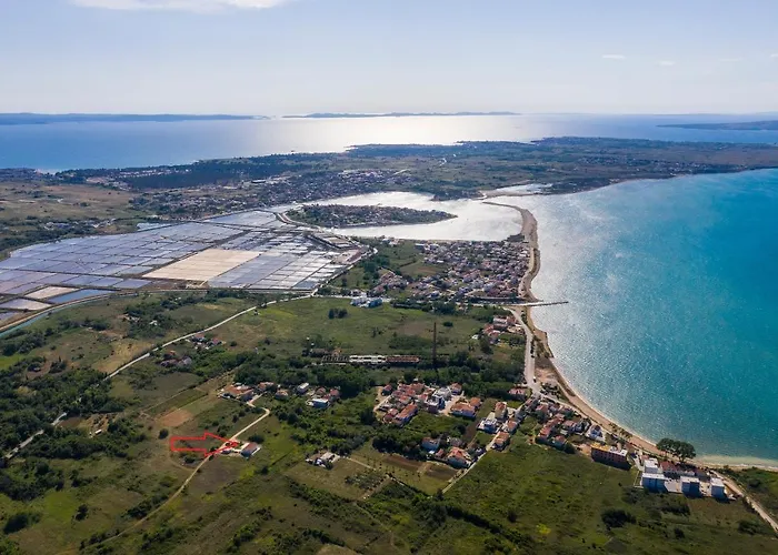 Gode -secluded House With Heated Pool Near The Nin