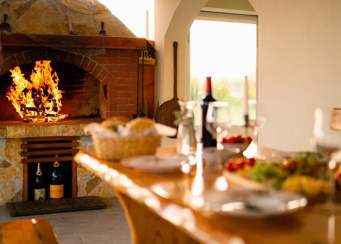 Gode -secluded House With Heated Pool Near The Villa