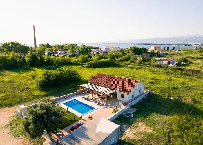 Villa Gode -secluded House With Heated Pool Near The