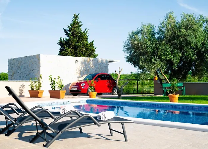 Gode -secluded House With Heated Pool Near The Villa