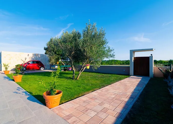 Gode -secluded House With Heated Pool Near The Villa Nin