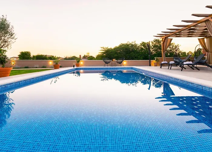 Βίλα Gode -secluded House With Heated Pool Near The Nin