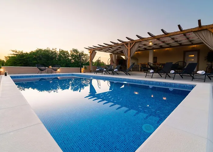 Villa Gode -secluded House With Heated Pool Near The *