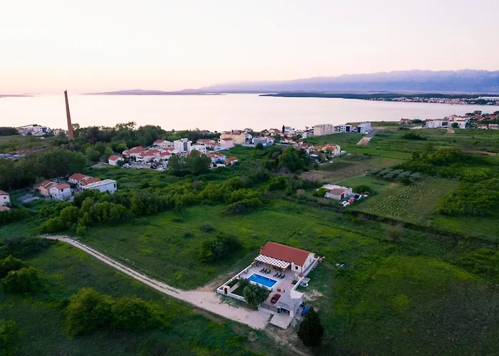 Gode -secluded House With Heated Pool Near The Βίλα