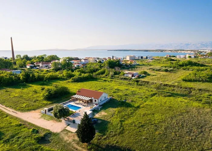 Villa Gode -secluded House With Heated Pool Near The